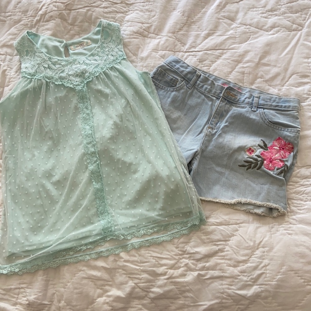 Girl’s Lace & Cutoffs Outfit